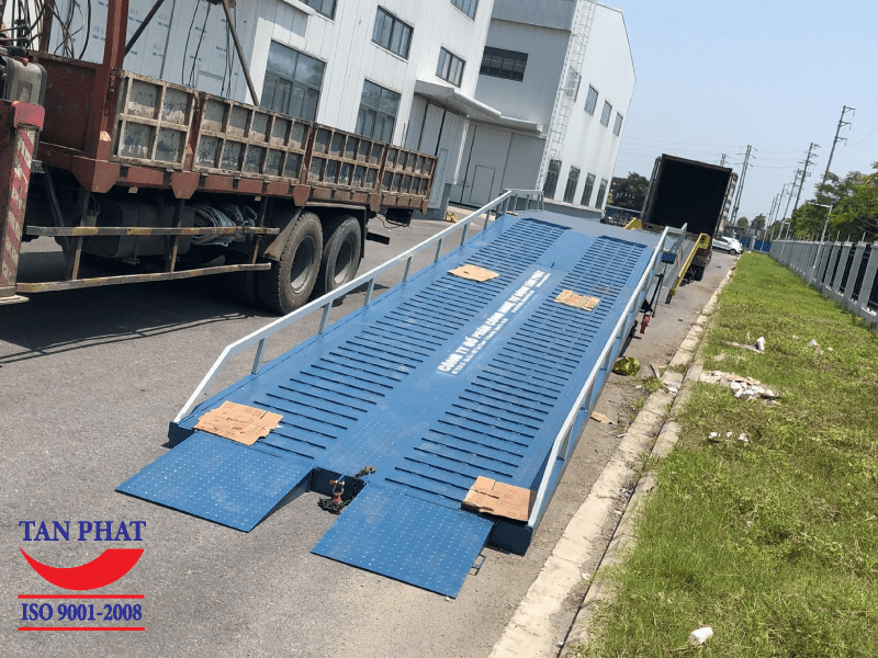 Cầu dẫn lên container kích thước 13000x2400mm được bàn giao tại Hiệp Hòa, Bắc Giang