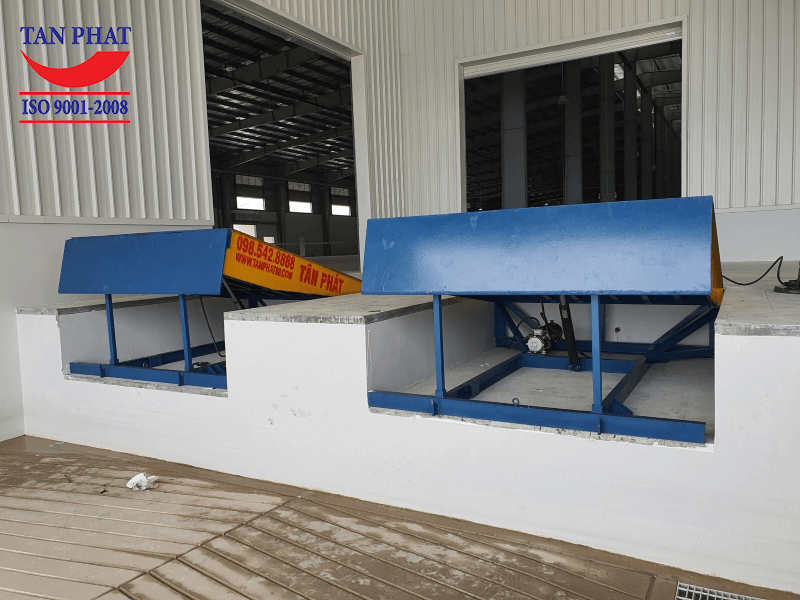 Dock Leveler 6 tấn - Sàn nâng thủy lực do Tân Phát trực tiếp sản xuất và bàn giao tới khách hàng