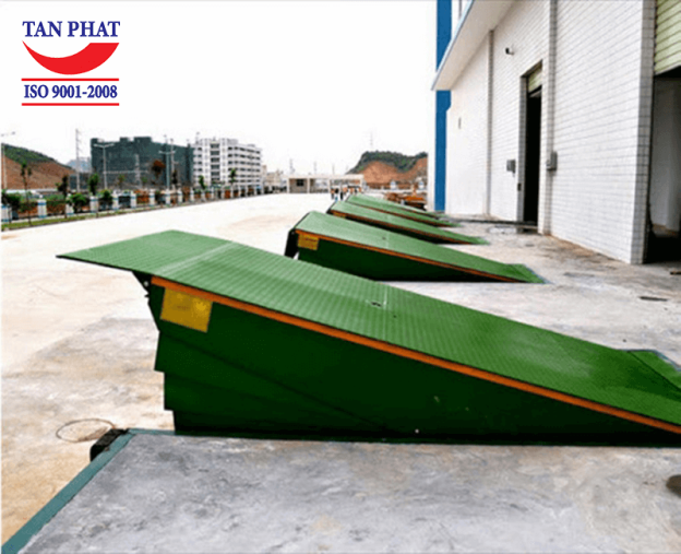 Dock Leveler thủy lực 10 tấn - Sàn nâng thủy lực 10 tấn được Tân Phát sản xuất đảm bảo thiết kế đáp ứng nhu cầu sử dụng của khách hàng